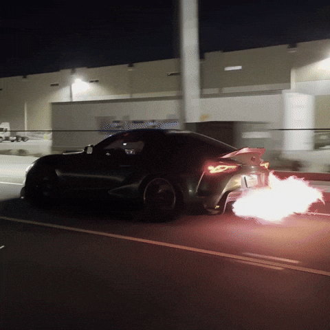 Toyota Supra выпускает пламя - гифки и картинки