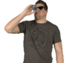 Человек пьет воду - картинка gif