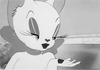 Кокетливая кошечка шлет поцелуй - картинка gif