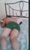Мужчина спит на кровати - картинка gif
