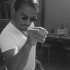 Нусрет Гёкче солит мясо - картинка gif