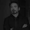 Роберт Дауни-младший смотрит серьезно - картинка gif