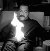 Мужчина с горящей нательной одеждой - картинка gif
