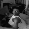 Молодой человек смотрит в камеру - картинка gif