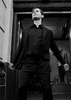 Питер Паркер танцует на улице - картинка gif