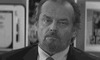 Джек Николсон смотрит серьезно - картинка gif