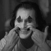 Джокер растягивает рот руками - картинка gif