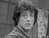 Сильвестр Сталлоне смотрит в камеру - картинка gif
