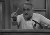 Мужчина эмоционально выступает в суде - картинка gif