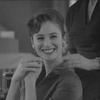Счастливая женщина улыбается крупным планом - картинка gif