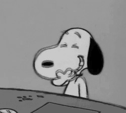 Снупи сидит за столом - картинка gif