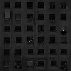 Ночной фасад многоквартирного дома - картинка gif