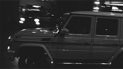Автомобиль уезжает с парковки - картинка gif