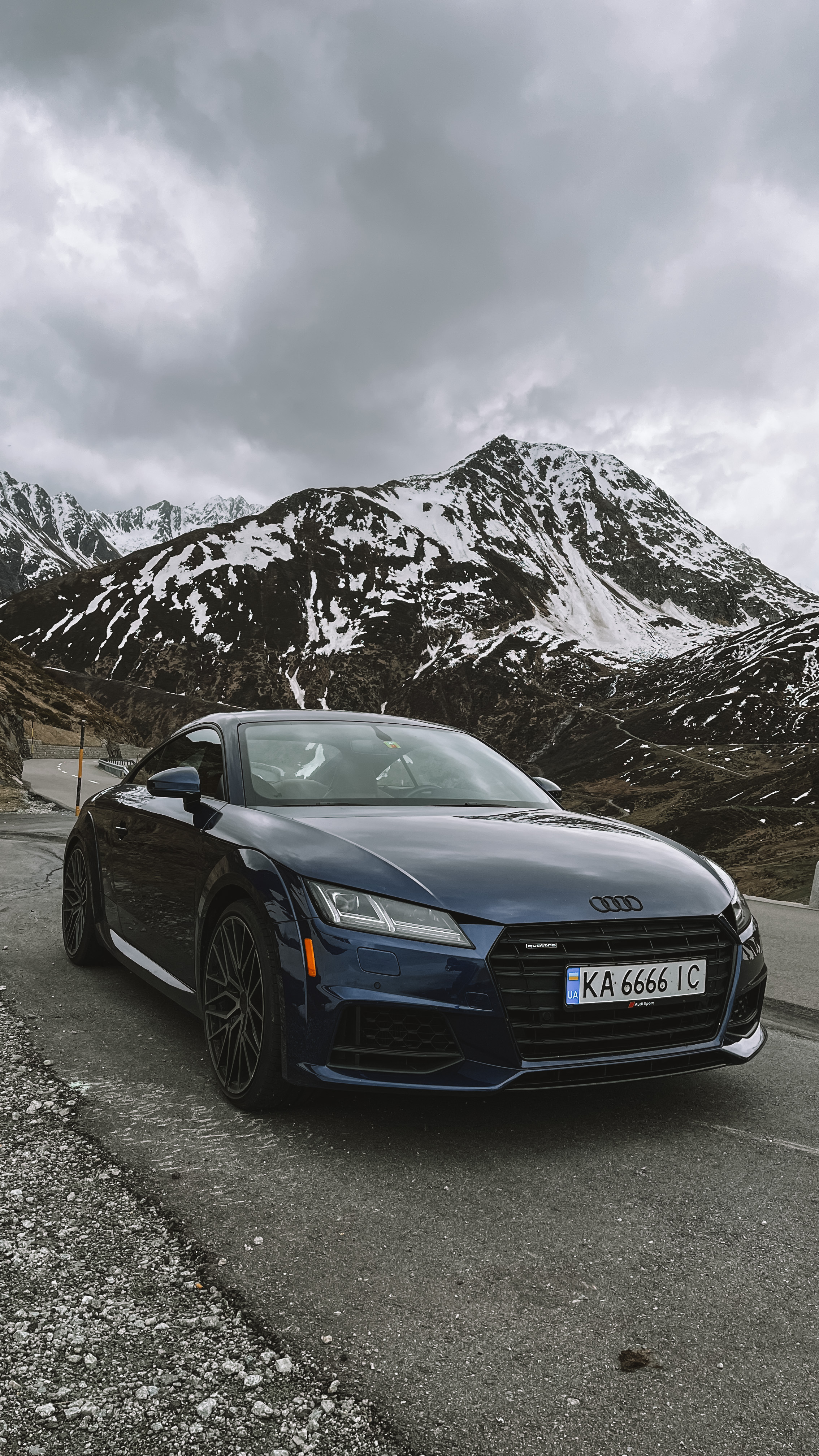 Audi TT в горах - гифки и картинки