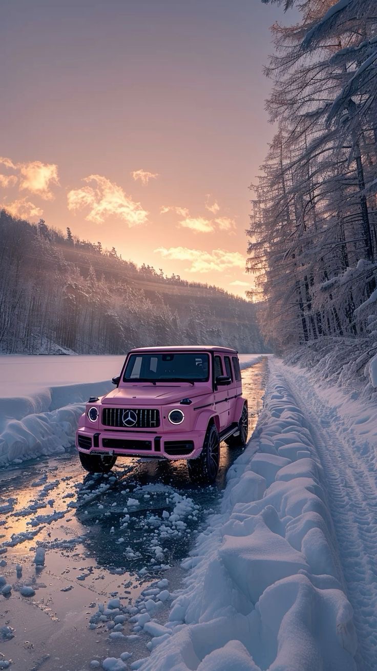 Розовый Mercedes в снегу - гифки и картинки