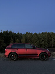 Красный Porsche Cayenne - картинка gif
