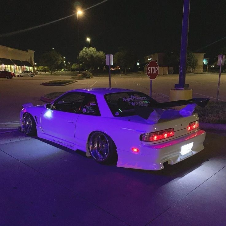 Белый тюнингованный Nissan Silvia - гифки и картинки