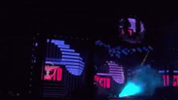 Выступление диджея Tiësto - картинка gif