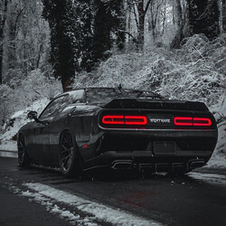 Черный Dodge в снегу - картинка gif