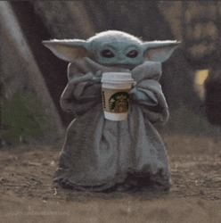 Грогу держит стакан кофе - картинка gif