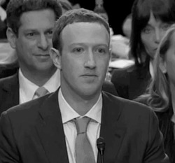Марк Цукерберг улыбается - картинка gif