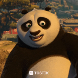 Панда подмигивает в камеру - картинка gif