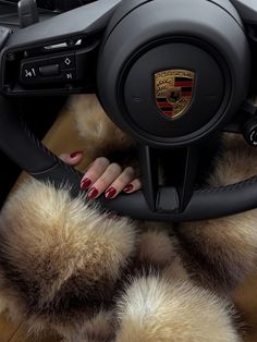 Руки на руле Porsche - гифки и картинки