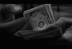 Пересчет пачки стодолларовых купюр - картинка gif