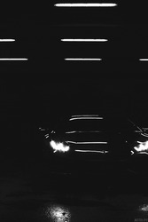 Мигающие фары спортивного автомобиля - картинка gif