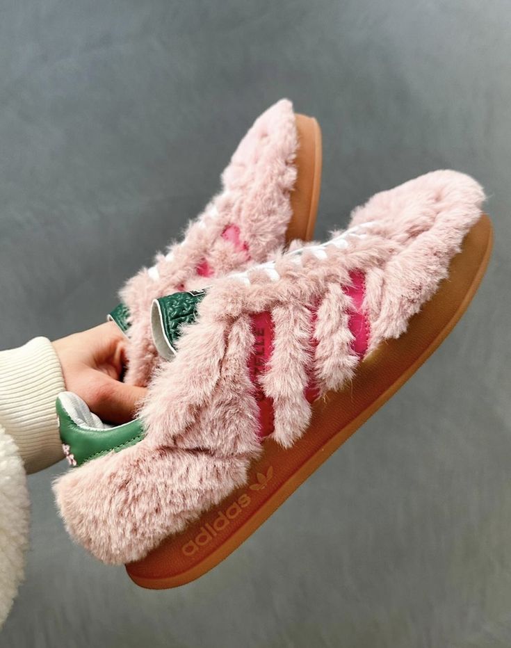 Пушистые кроссовки Adidas Gazelle - гифки и картинки