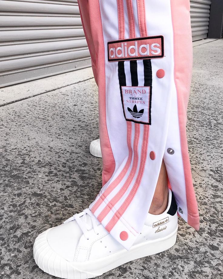 Спортивные брюки Adidas - гифки и картинки