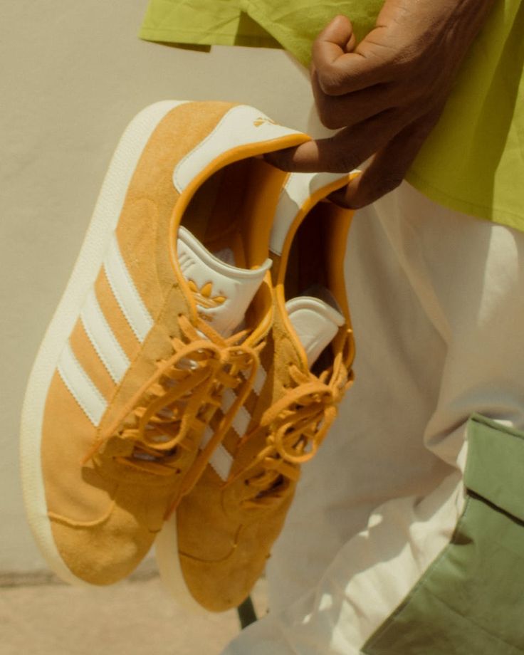 Кроссовки Adidas Gazelle - гифки и картинки