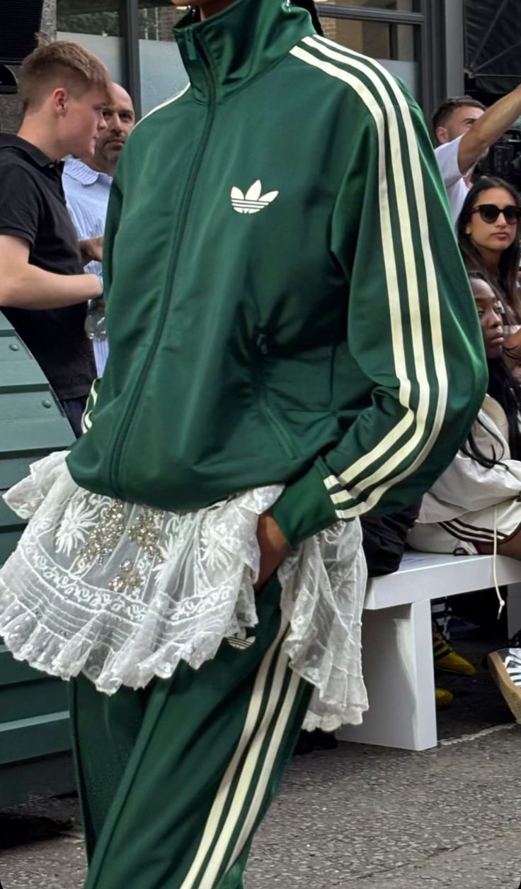 Модный показ Adidas - гифки и картинки