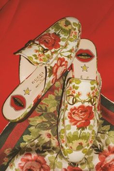 Цветочные мюли Gucci - картинка gif