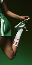 Кроссовки Adidas и спортивная одежда - картинка gif