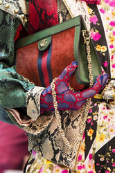 Модный аксессуар Gucci - картинка gif