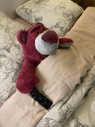 Игрушечный медведь в постели - картинка gif