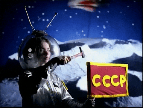Астронавт прибивает флаг СССР - гифки и картинки