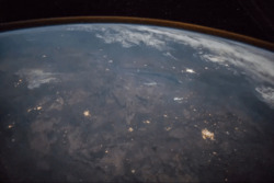 Вращение Земли над облаками - картинка gif
