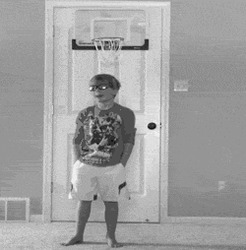 Мальчик перепрыгивает через сверстника - картинка gif