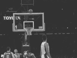 Ник Янг празднует промах - картинка gif