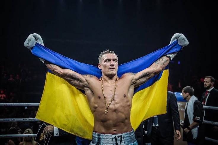 Александр Усик празднует победу - гифки и картинки