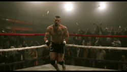 Боец наносит мощный удар - картинка gif