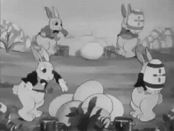 Кролики раскрашивают пасхальные яйца - картинка gif