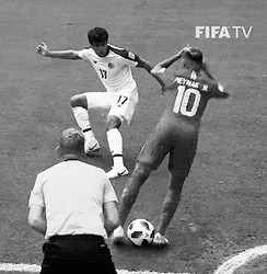 Неймар падает в штрафной - картинка gif