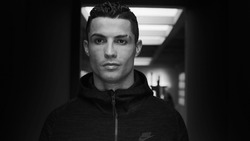 Криштиану Роналду подмигивает - картинка gif