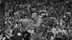 Винс Картер исполняет данк - картинка gif