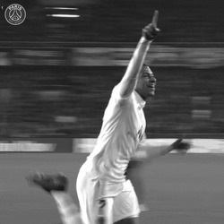 Мбаппе празднует забитый гол - картинка gif