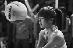 Мяч попадает в лицо - картинка gif