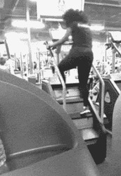 Женщина занимается на степпере - картинка gif